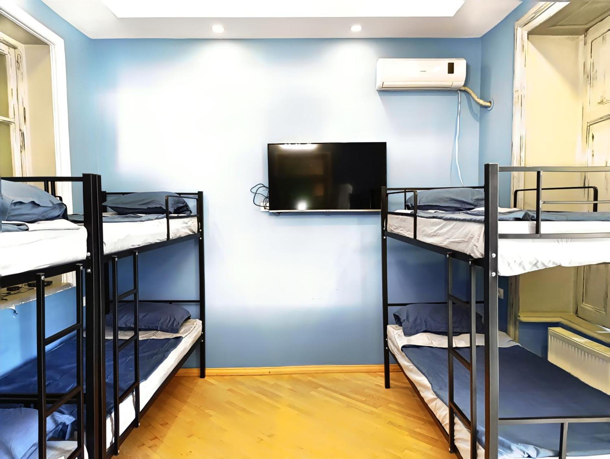 J Square Hostel Tbilisi Exterior foto